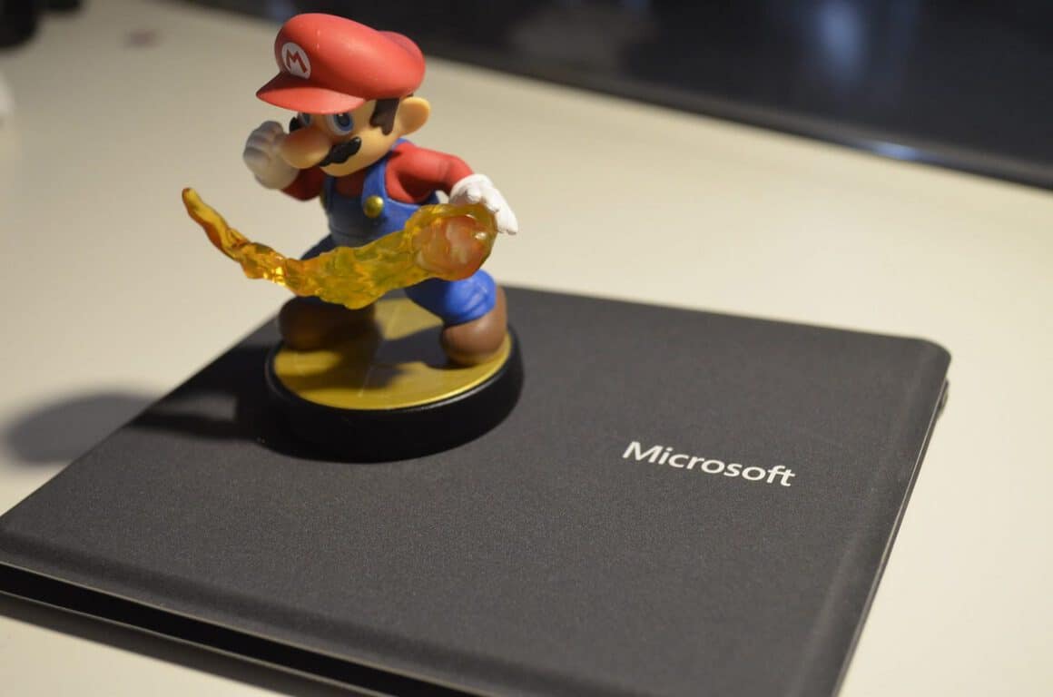 Microsoft prepares to take on Nintendo's Amiibo with new patented device - OnMSFT.com - September 21, 2015