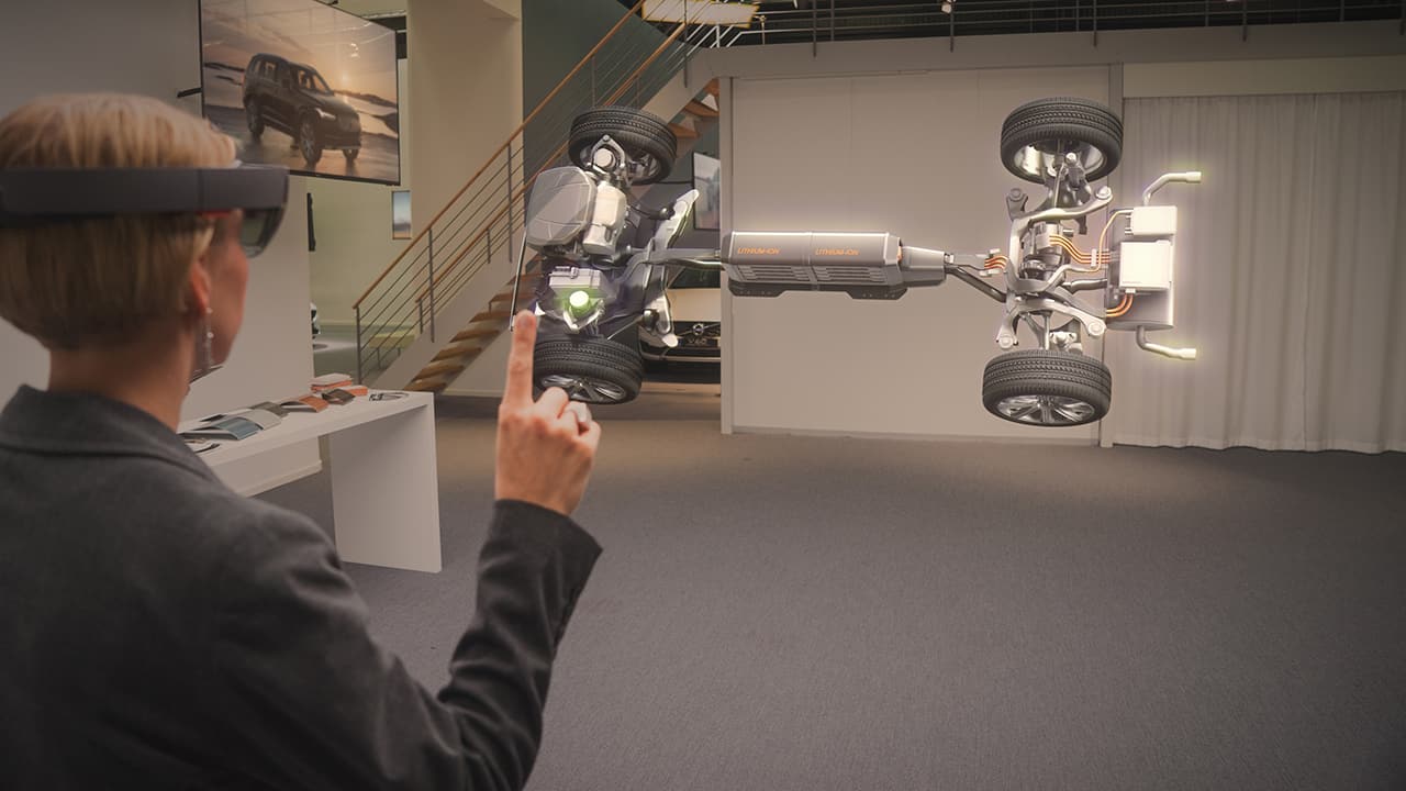 Volvo enlists Microsoft HoloLens to make it easier to sell cars - OnMSFT.com - November 20, 2015
