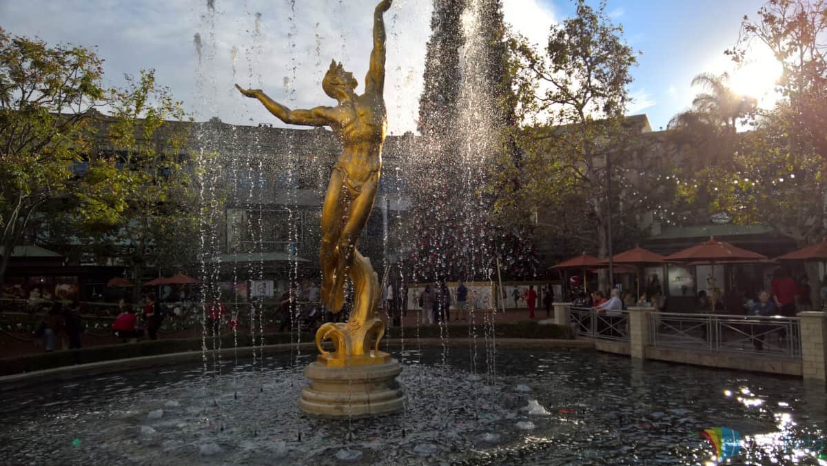 Lumia 950 Review - Lumia 950 Americana 3 E1449544200814 Lumia 950 statue shot.