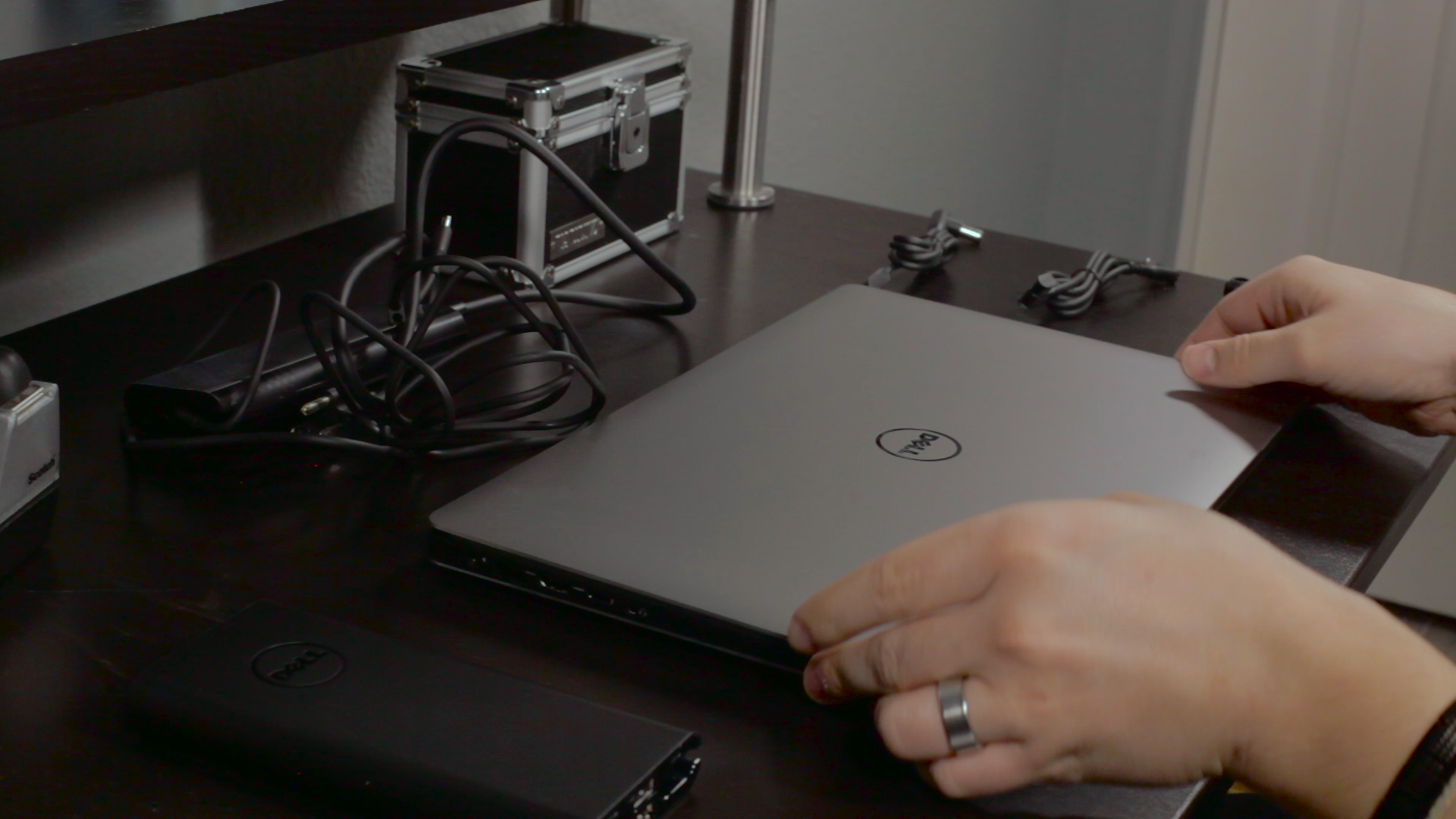 Unboxing the Dell XPS 15 notebook running Windows 10 (video) - OnMSFT.com - February 5, 2016
