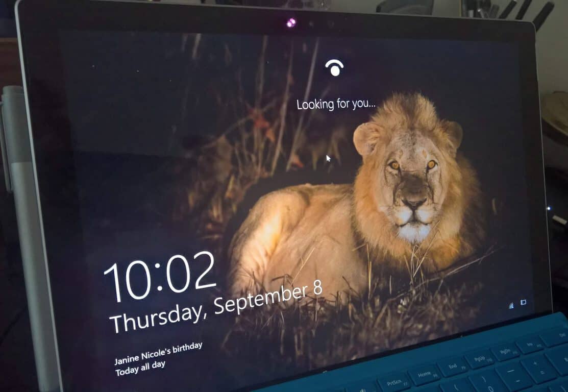Windows 10, Lock Screen