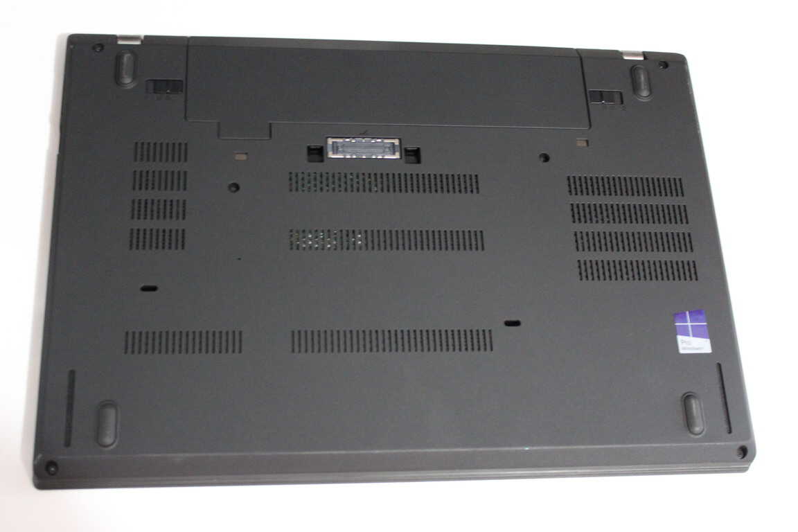 Hands On With The Tough, Powerful, And Affordable Lenovo Thinkpad T470: First Impressions - Img 3487 Lenovo t470 Bottom