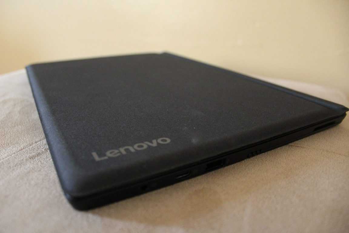Lenovo Miix 720 Windows 10 2-in-1 review, is it a Surface Pro 4 in disguise? 8 The Folio Keyboard Closed Up