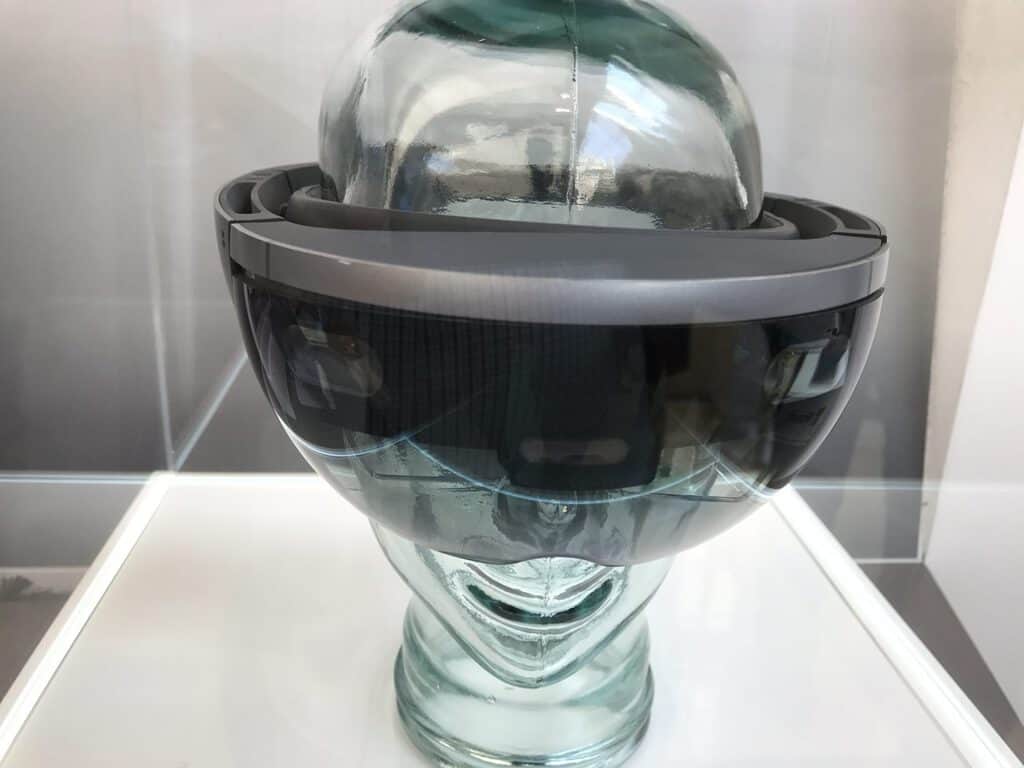 Microsoft Looks To Empower Students And Educators With Hololens, New Windows 10 Devices, Office 365 Features - Img 0655 E1502721060586 HoloLens