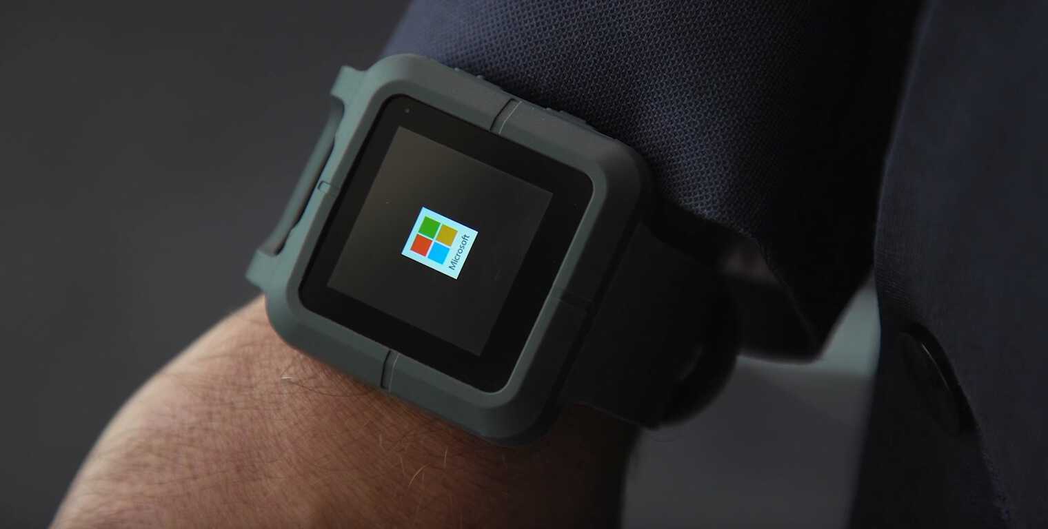 smartwatch with chain