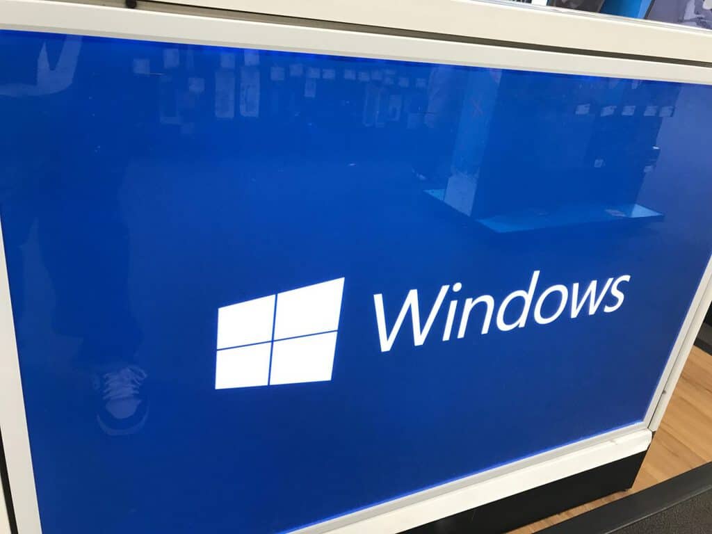 Resumen de noticias de Windows: caída en las ventas globales de PC, eliminación del soporte para las aplicaciones de Microsoft 365 en Windows más antiguo y más