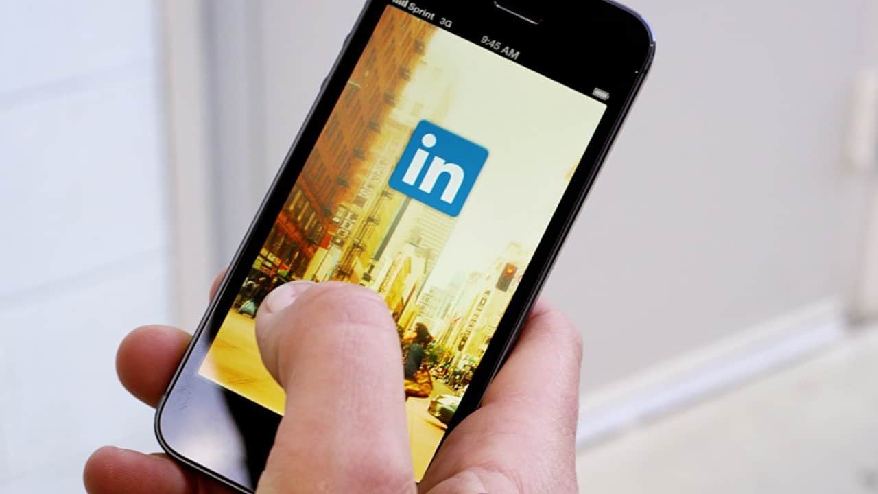 LinkedIn rolls out Instant Job Notifications - get mobile alerts when jobs are posted - OnMSFT.com - March 1, 2019
