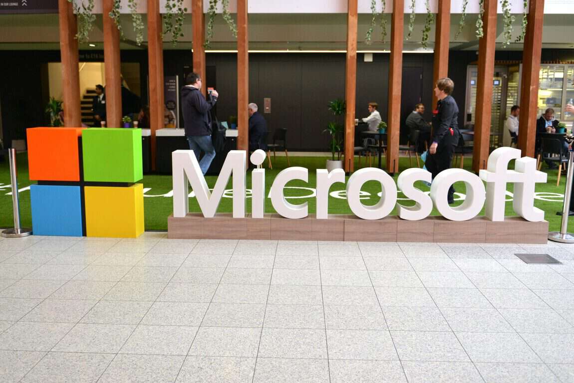 Microsoft and Apple are currently competing to be the most valuable US company - OnMSFT.com - November 27, 2018
