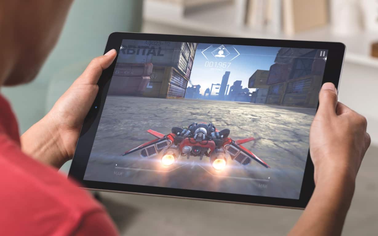 iPad Pro gaming lifestyle 003