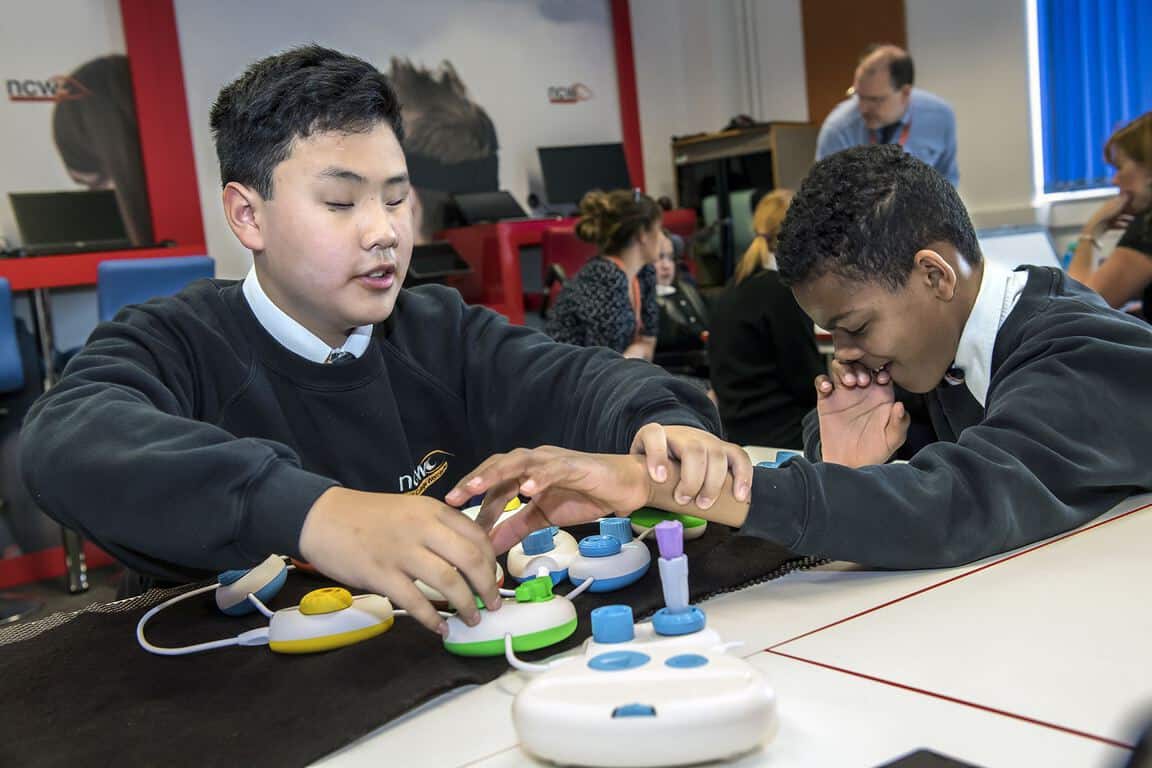 From Bett: New Tools For The Visually Impaired , Immersive Reader For Vr, And Microsoft Teams Gets New Classroom Features - Thumbnail 2 From bett: new tools for the visually impaired , immersive reader for vr, and microsoft teams gets new classroom features - onmsft. Com - january 22, 2019