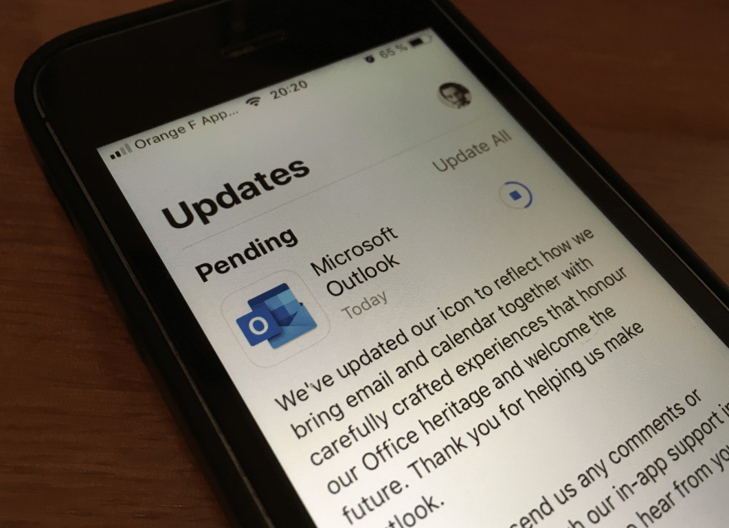 Outlook for iOS gets redesigned icon with latest update - OnMSFT.com - March 19, 2019