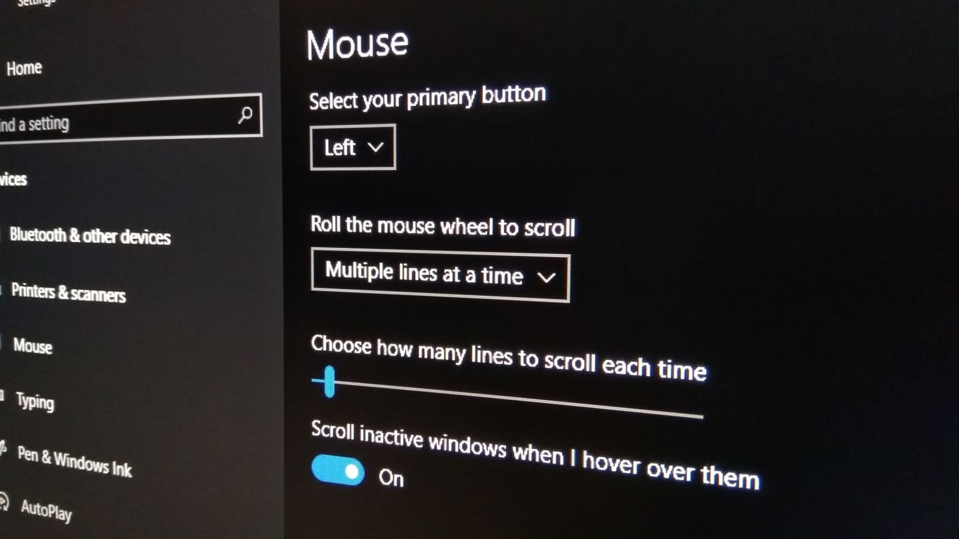 computer scrolling by itself windows 10