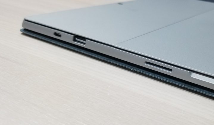 Surface Pro 7 USB C Port