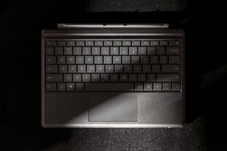 Surface Pro 7 Signature Type Cover