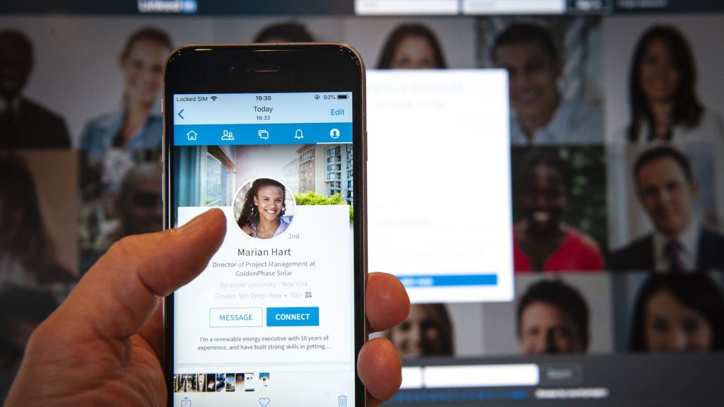 LinkedIn has started testing its own version of Snapchat Stories internally - OnMSFT.com - March 2, 2020