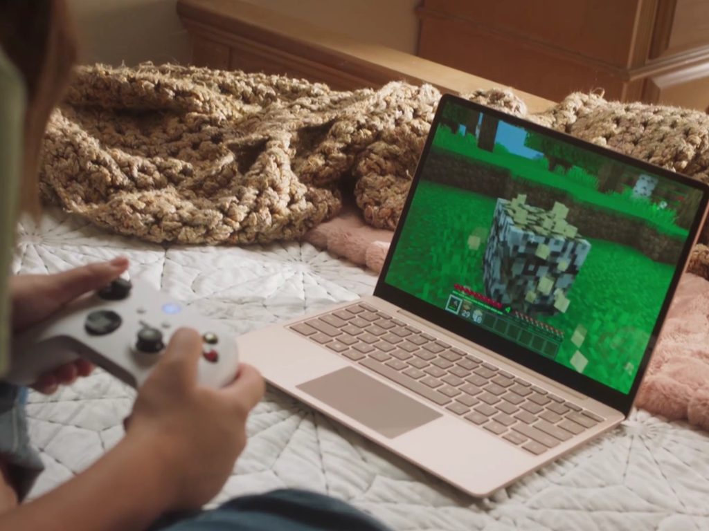 Surface-Laptop-Go-Minecraft