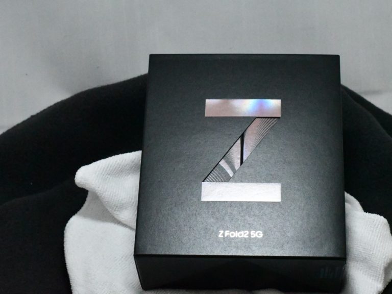 Z Fold 2 Box