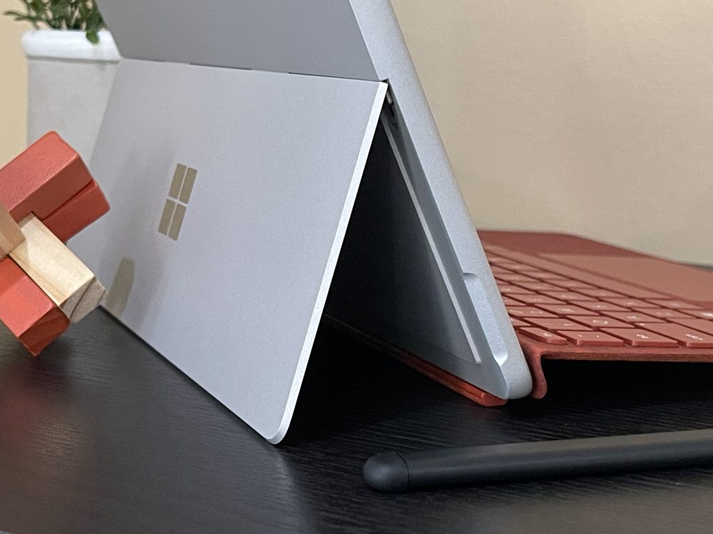 Surface Go 2 Kickstand