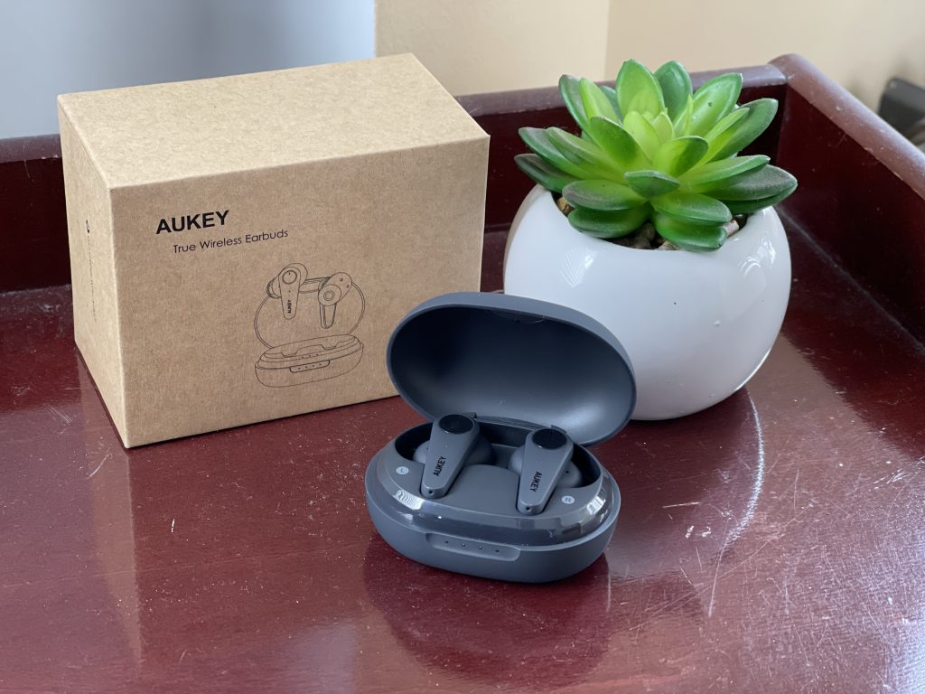 Aukey-earbuds-case