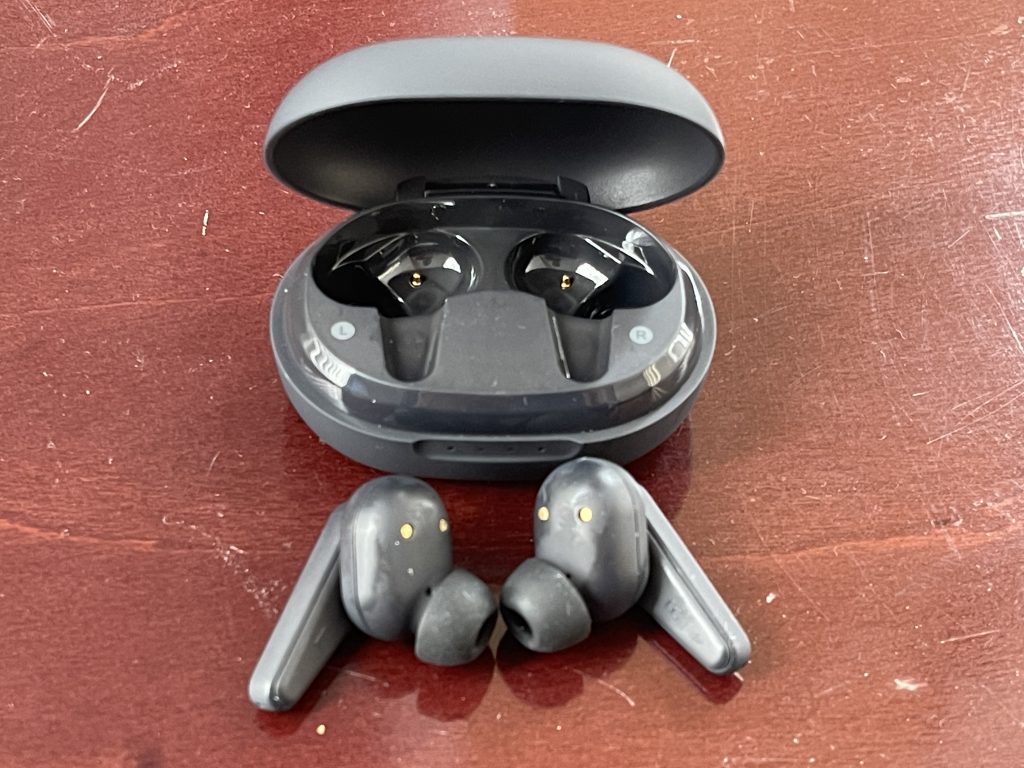 Aukey-earbuds-case