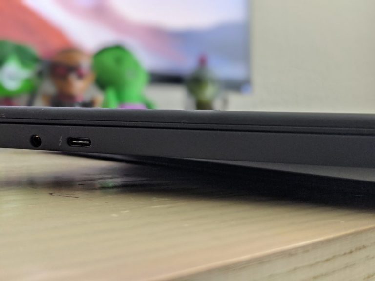 Lenovo ThinkPad X12 Detachable - ports