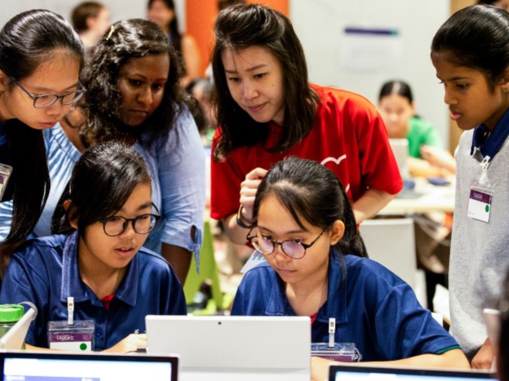 Microsoft Store announces free workshops for students and adult women for Women’s History Month - OnMSFT.com - March 3, 2021