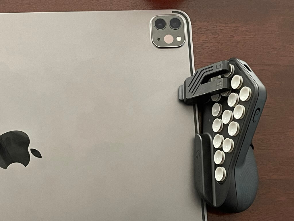 Gamesir f7 claw review: a good tablet grip to boost your gaming experience - onmsft. Com - july 27, 2021