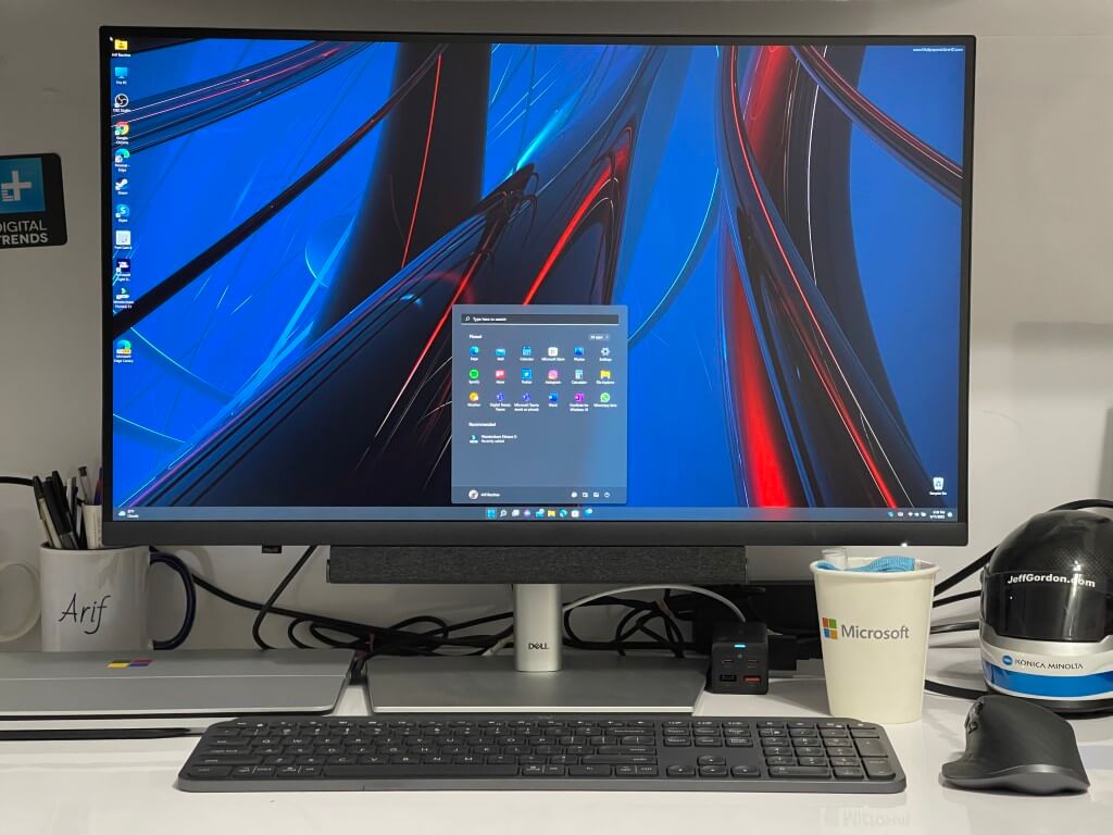 Dell 27'' monitor + Microsoft keyboard Dell 27'' monitor + Microsoft keyboard
