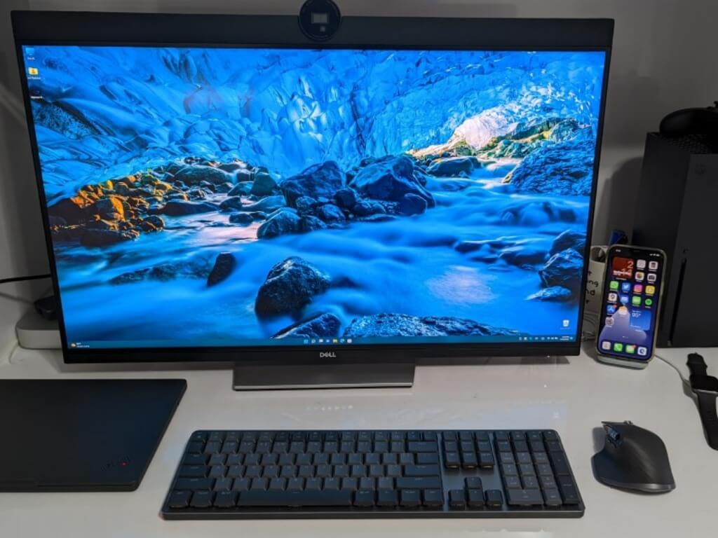 Dell Ultrasharp 4K Video Confrencing MOnitor 1