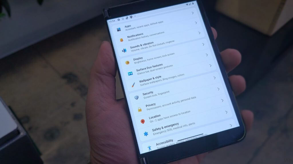 Surface Duo - Android 12L hands