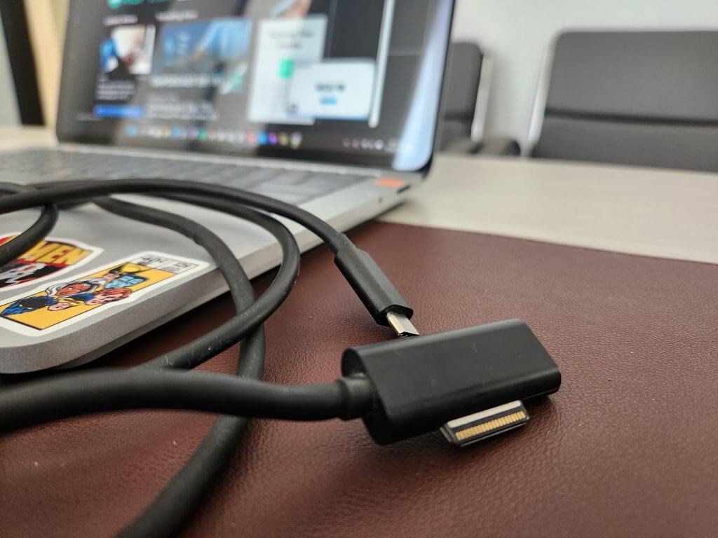 Surface Thunderbolt 4 Dock - Connectors